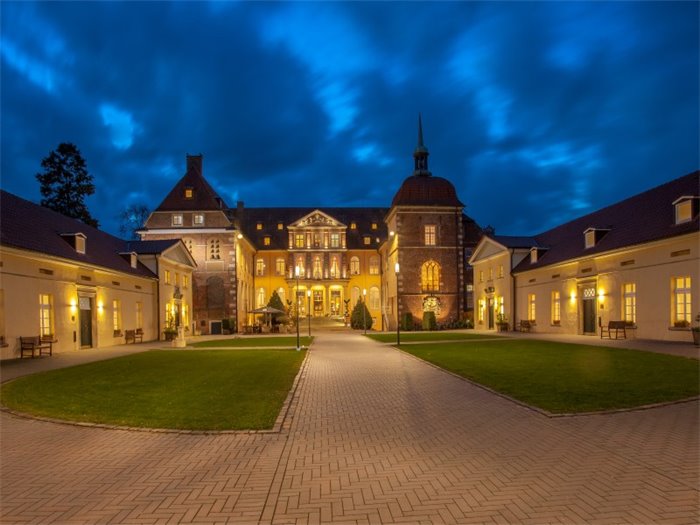 Schlosshotel bei Nacht